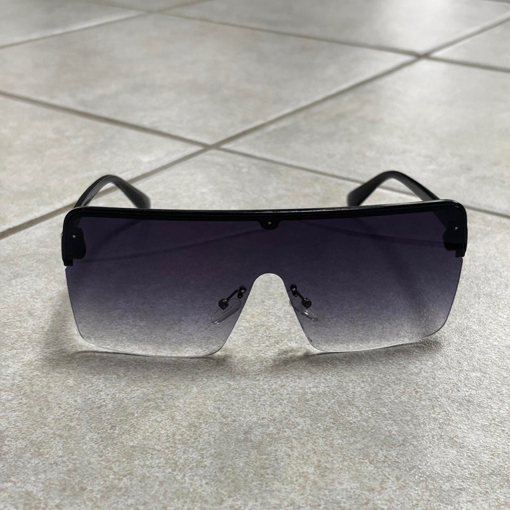 Oversized Y2K sunglasses